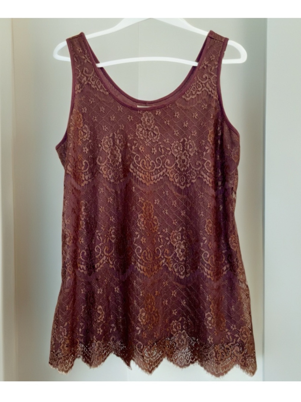 Maurices Mauve, Delicate lace overlay, Scalloped Hem Dressy Tank. Sz med
